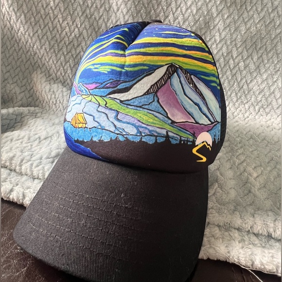 Mountain lovers Snapback Trucker Hat - Picture 1 of 3